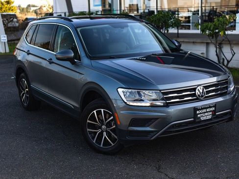 Used 2021 Volkswagen Tiguan SE w/ Panoramic Sunroof Package image 2