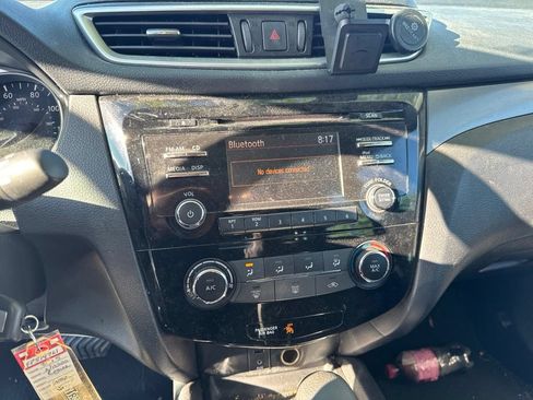 Used 2015 Nissan Rogue S FWD image 8