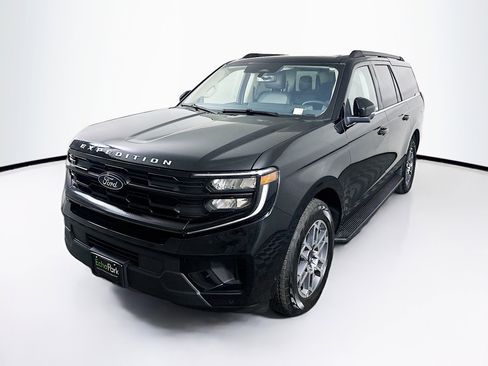 Used 2025 Ford Expedition Max Active AWD/4WD image 3