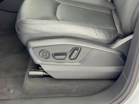 Used 2023 Audi Q7 3.0T Premium Plus w/ Premium Plus Package AWD/4WD image 16