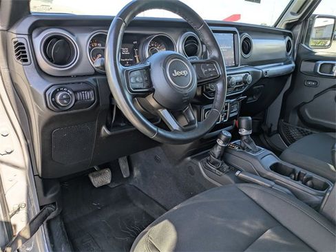 Used 2022 Jeep Gladiator Willys image 8
