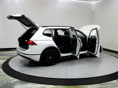 Used 2021 Volkswagen Tiguan SE R-Line FWD image 11