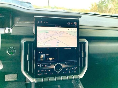 Used 2025 GMC Acadia Elevation image 16