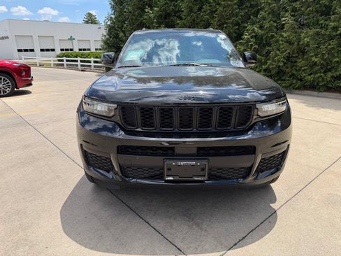 Used 2023 Jeep Grand Cherokee L Laredo AWD/4WD image 6