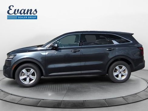 Used 2023 Kia Sorento LX image 3