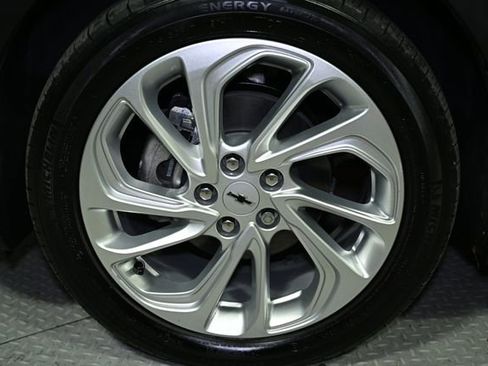 Used 2022 Chevrolet Bolt EUV LT w/ Comfort Package image 18