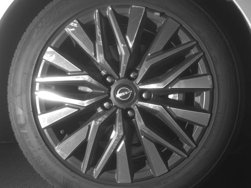 Used 2025 Nissan Altima 2.5 SV FWD image 13