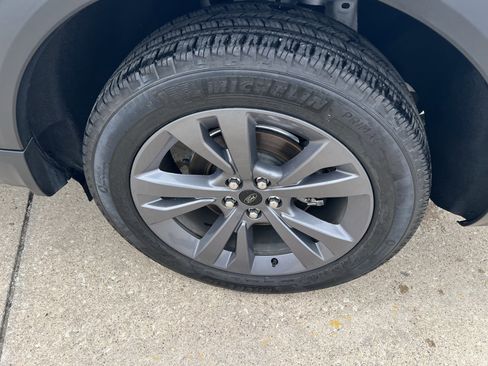 Used 2023 Ford Explorer XLT w/ Equipment Group 202A image 8