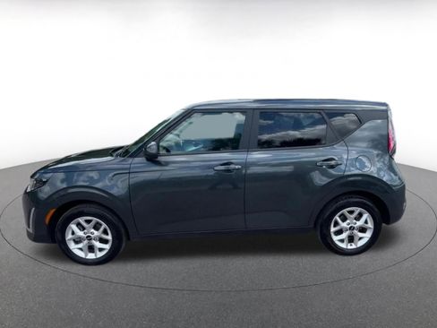 Used 2025 Kia Soul LX w/ LX Technology Package FWD image 9