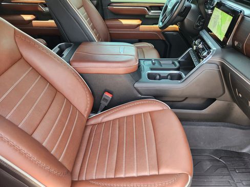 Used 2024 GMC Sierra 2500 Denali Ultimate AWD/4WD image 12