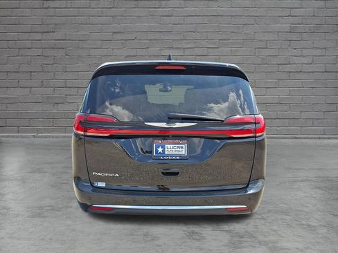 Used 2025 Chrysler Pacifica Select FWD image 10