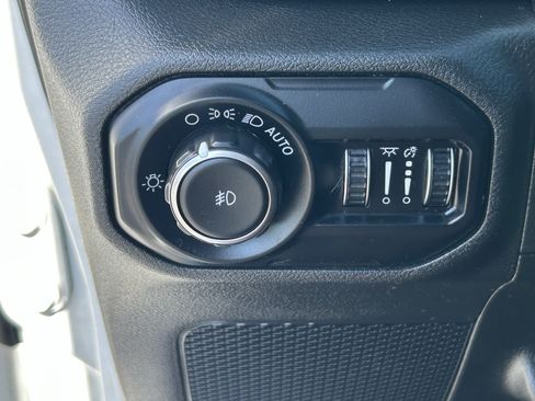 Used 2019 Jeep Wrangler Unlimited Sahara AWD/4WD image 20