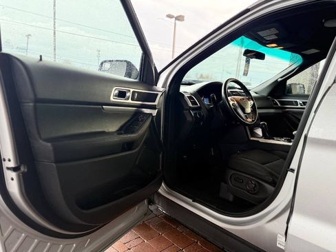 Used 2015 Ford Explorer XLT AWD/4WD image 21