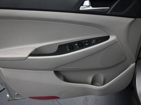 Used 2021 Hyundai Tucson SE FWD image 11