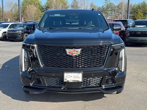 Used 2025 Cadillac Escalade V image 8