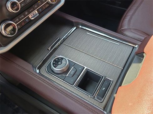 Used 2023 Ford Expedition Limited image 38