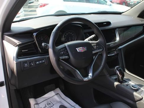 Used 2021 Cadillac XT6 Premium Luxury image 19