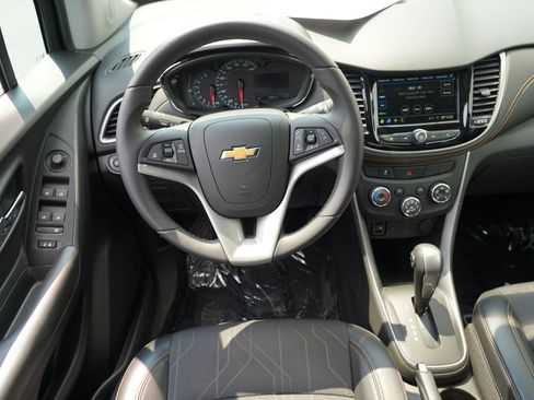 Used 2019 Chevrolet Trax LT w/ LT Convenience Package FWD image 20