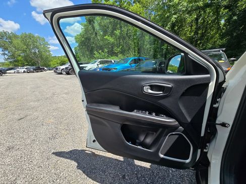 Used 2018 Jeep Compass Latitude w/ Popular Equipment Group AWD/4WD image 21