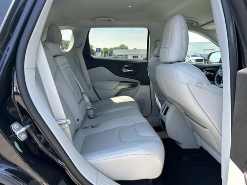 Used 2019 Jeep Cherokee Limited AWD/4WD image 17