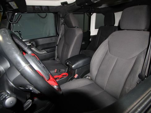 Used 2018 Jeep Wrangler Unlimited Sport S image 4