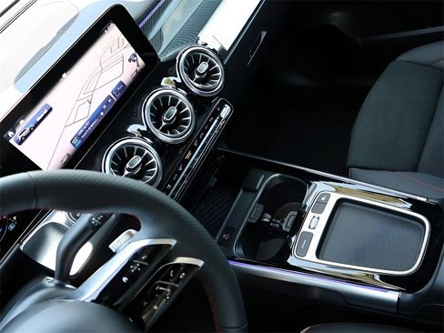 Certified 2025 Mercedes-Benz GLB 250 4MATIC image 21