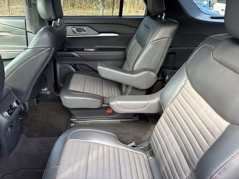 Certified 2025 Ford Explorer ST-Line w/ Premium Package AWD/4WD image 18