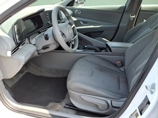 Used 2025 Hyundai Elantra SE FWD image 14