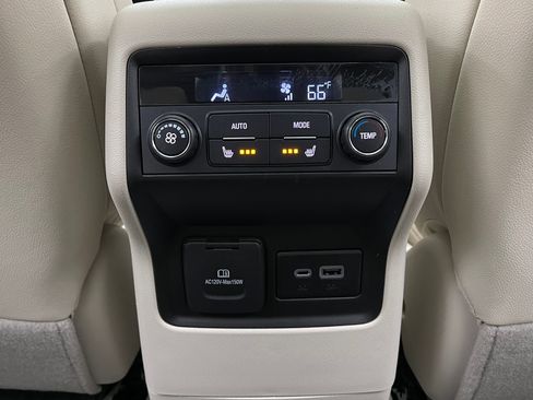 Used 2023 GMC Acadia Denali w/ Denali Ultimate Package AWD/4WD image 6