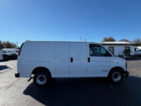 Used 2000 Chevrolet Express 2500 Express image 4