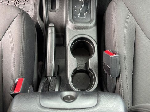 Used 2018 Jeep Wrangler Unlimited Sport AWD/4WD image 28