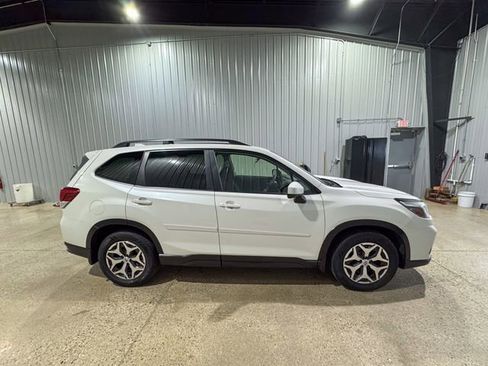 Used 2019 Subaru Forester Premium AWD/4WD image 7