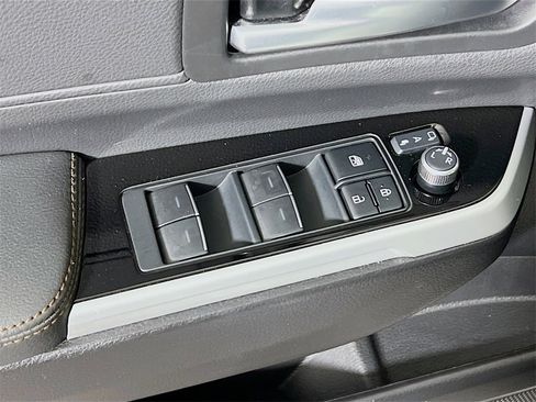 Certified 2025 Toyota Sienna Platinum image 17