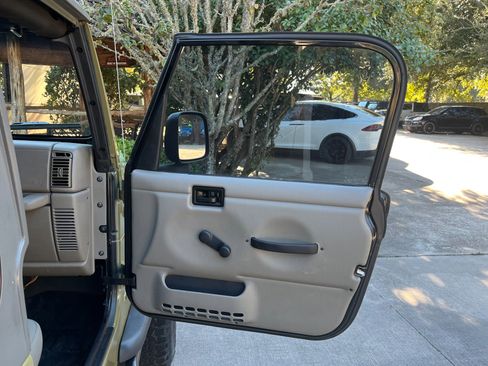 Used 2006 Jeep Wrangler X image 34