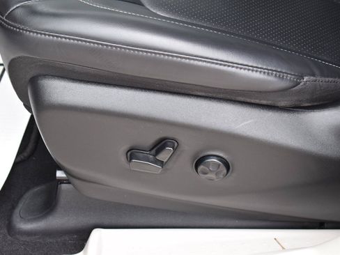 Used 2023 Chrysler Pacifica Touring-L FWD image 24