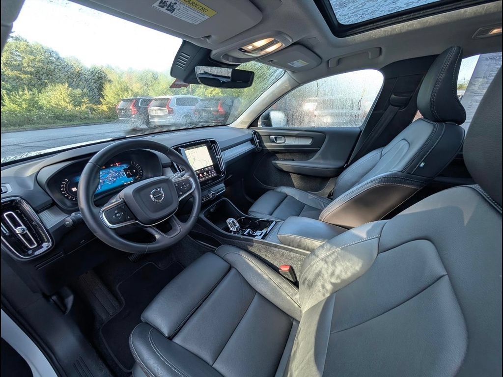 Certified 2026 Volvo XC40 B5 Plus AWD/4WD image 10
