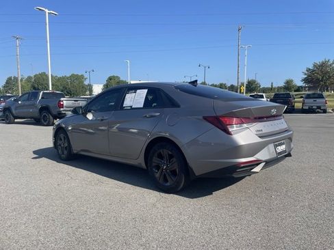 Used 2022 Hyundai Elantra SEL image 5