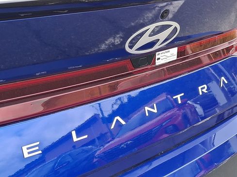 Used 2025 Hyundai Elantra Sport FWD image 31
