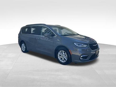 Used 2022 Chrysler Pacifica Touring-L image 7
