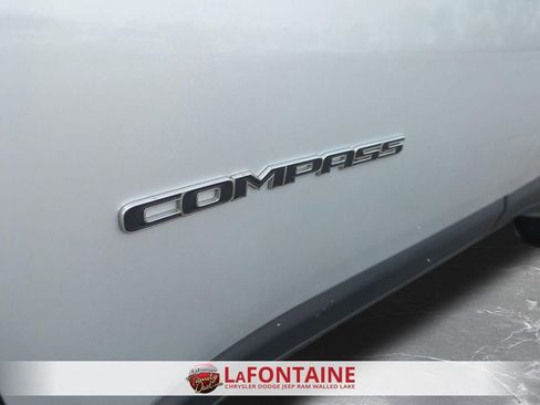 Used 2025 Jeep Compass Limited image 28