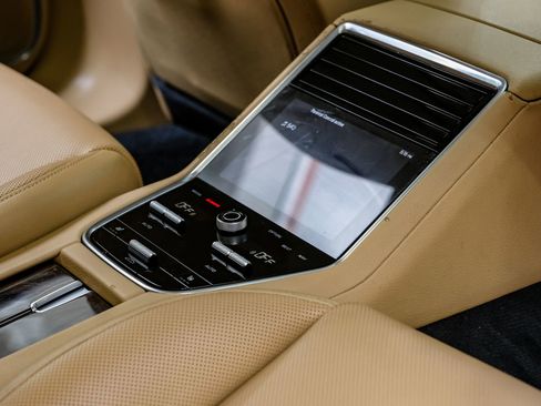 Used 2023 Porsche Panamera 4 Platinum Edition image 40