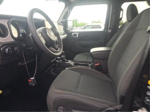 Used 2024 Jeep Wrangler Unlimited Sport AWD/4WD image 8