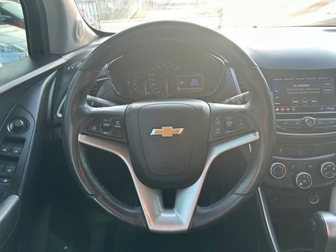 Used 2020 Chevrolet Trax LT w/ LT Convenience Package FWD image 19