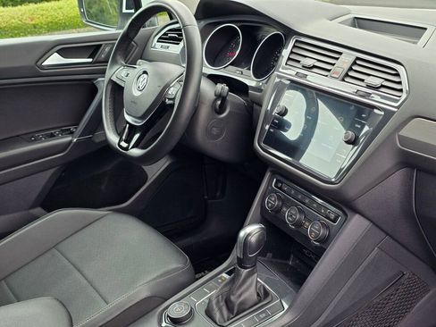Used 2020 Volkswagen Tiguan SE image 45