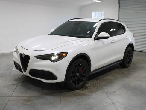 Used 2018 Alfa Romeo Stelvio Ti Sport image 4