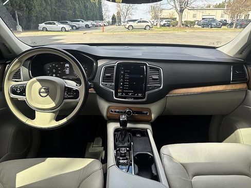 Used 2021 Volvo XC90 T6 Momentum w/ Climate Package image 19
