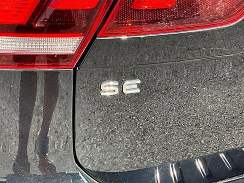 Used 2023 Volkswagen Tiguan SE R-Line image 32