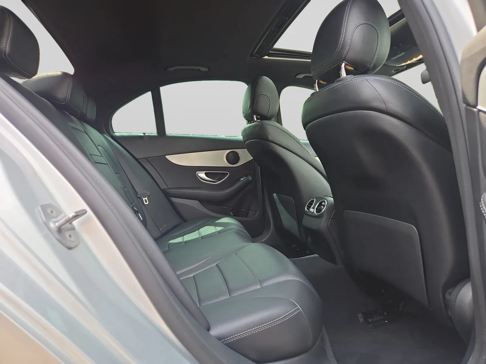 Used 2019 Mercedes-Benz C 300 Sedan image 31