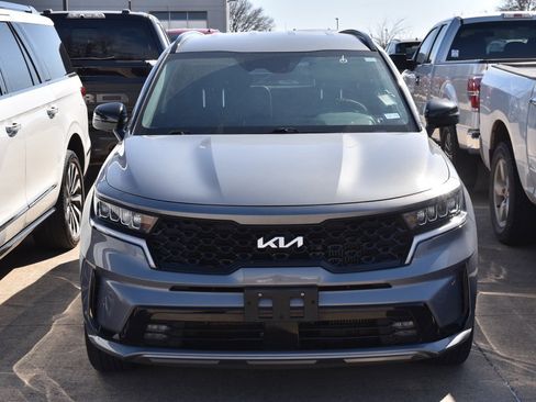 Used 2022 Kia Sorento EX image 3