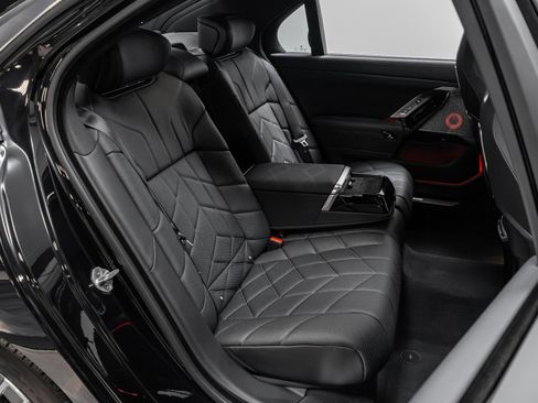 Used 2023 BMW i7 xDrive60 image 23